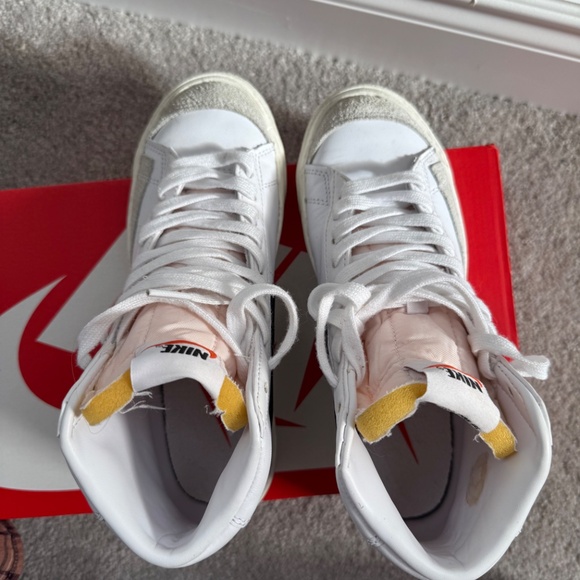 Nike - Picture 4 of 4